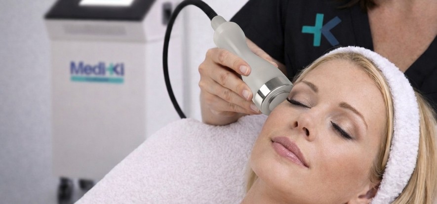 Trattamento di estetica avanzata con tecnologia Mediki Technology